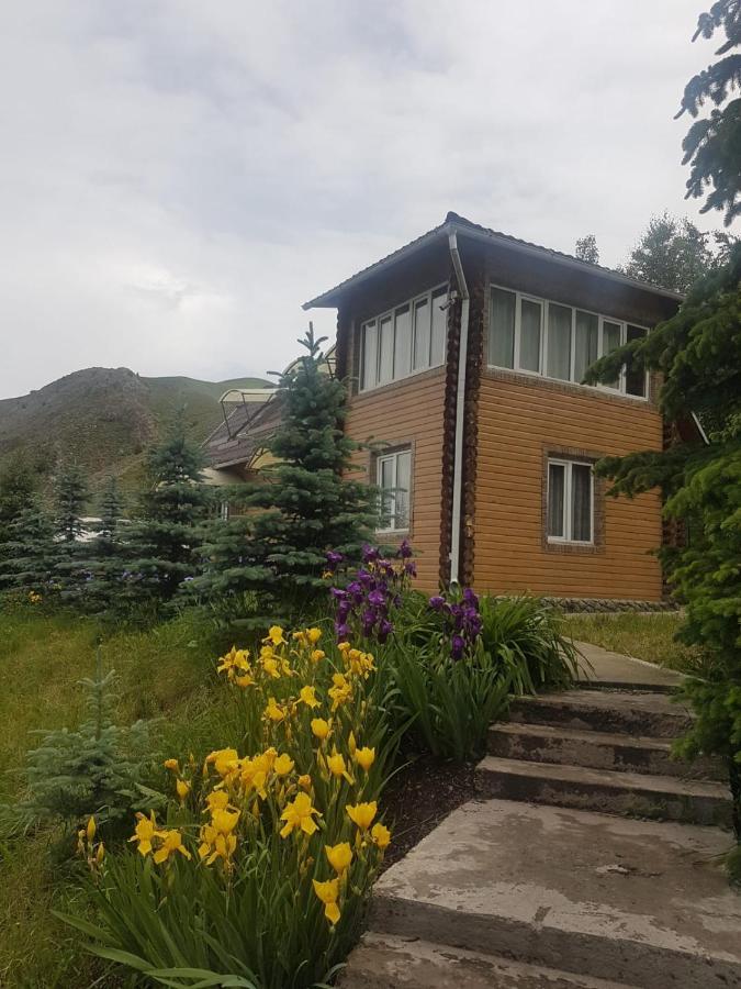 Гостевой Дом Коль-Тор Kegeti Exterior foto